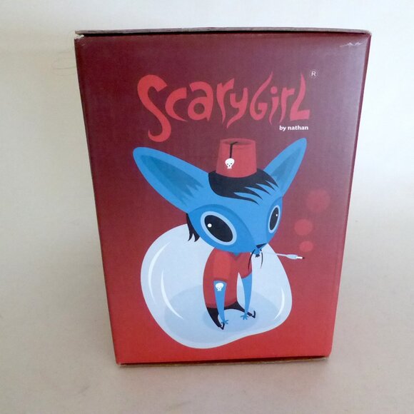 NEW 2004 SCARY GIRL CHIHUAHUA DOG & BIRD DESIGNER VINYL COLLECTIBLE FIGURE SET - Picture 4 of 14